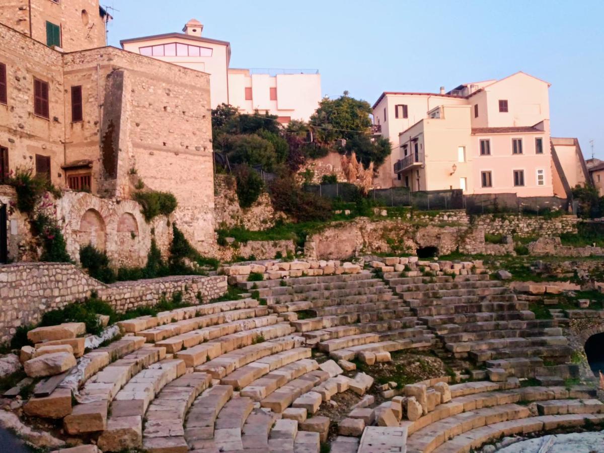 La Casetta Nelle Mura Terracina Eksteriør billede