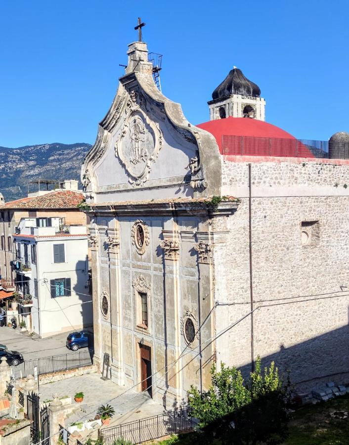 La Casetta Nelle Mura Terracina Eksteriør billede