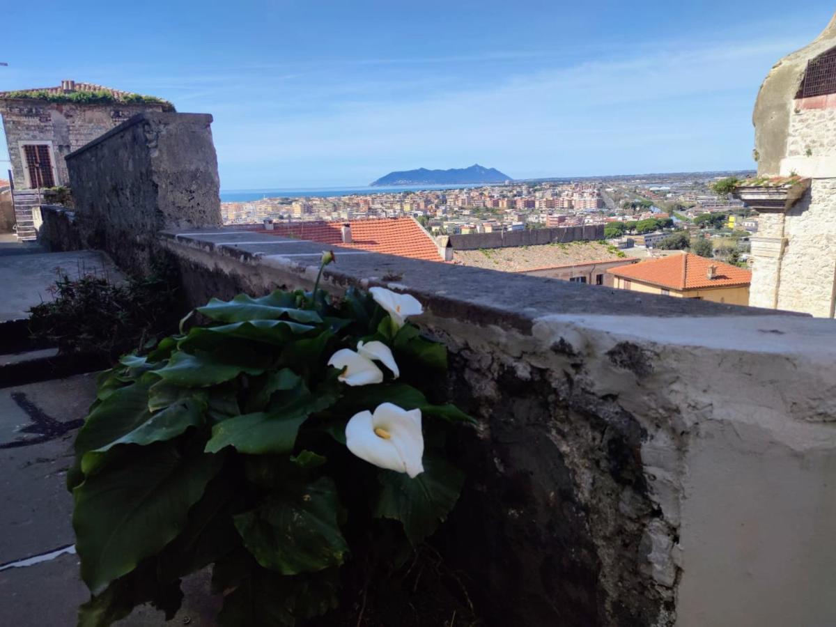 La Casetta Nelle Mura Terracina Eksteriør billede